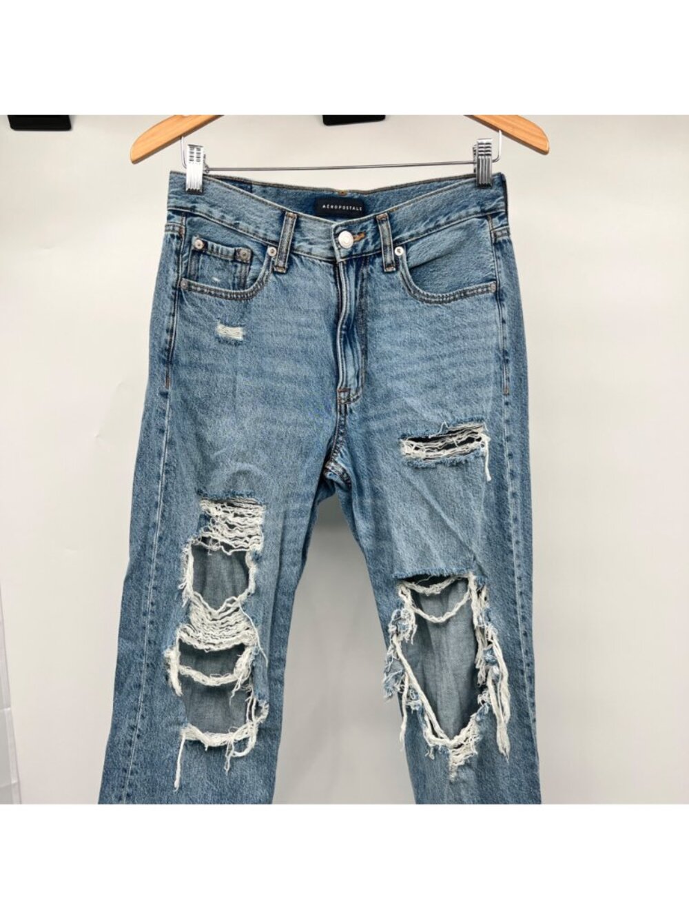 Aeropostale Womens High Rise Baggy Jeans Distressed Size 4R - Picture 2 of 8